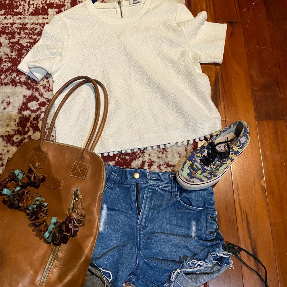 Jens pirate booty lace up shorts